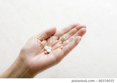medicine, medicine in palm of middle woman medicine, medicine in palm of middle woman 98559035