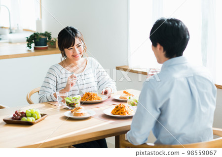 吃的年輕夫婦 吃的年輕夫婦 98559067