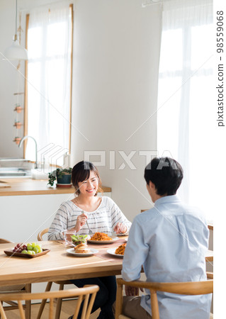 吃的年輕夫婦 吃的年輕夫婦 98559068