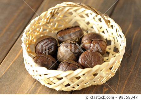 sweet chestnuts in a bamboo basket 98559347