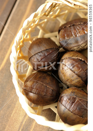 sweet chestnuts in a bamboo basket sweet chestnuts in a bamboo basket 98559365