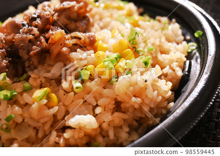 Beef pepper rice 98559445