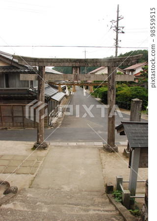 從須賀神社(島根縣雲南市大東町)院內眺望 從須賀神社(島根縣雲南市大東町)院內眺望 98559515