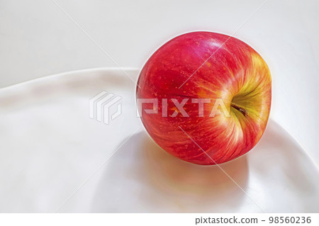 close up ready to eat red apples on white background close up ready to eat red apples on white background 98560236