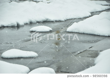 Road snow melting device (snow melting pipe) Road snow melting device (snow melting pipe) 98560398