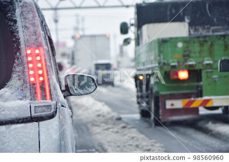 driving on snow 98560960