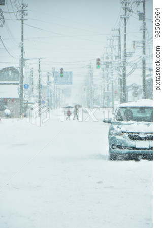 driving on snow 98560964