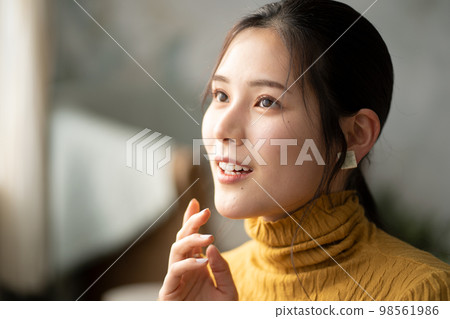 Young woman portrait Young woman portrait 98561986