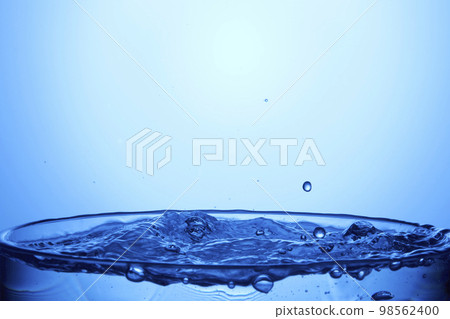 water drops falling into deep blue water water drops falling into deep blue water 98562400