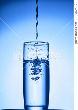 water drops falling into deep blue water 98562507