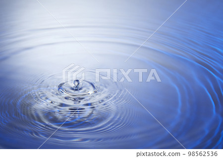 water drops falling into deep blue water 98562536