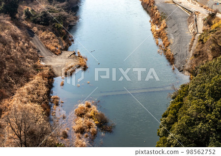 阿尼川大壩沉入湖底的地方 阿尼川大壩沉入湖底的地方 98562752