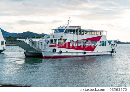 Gold Phoenix 1 leaving Fushigoe Port Kasaoka City, Okayama Prefecture 98563370