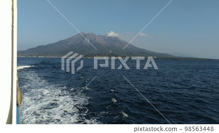 從渡輪上看到的櫻島【日本・鹿兒島】 98563448