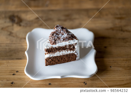 桌上的蛋糕（巧克力蛋糕）（巧克力蛋糕） 98564232