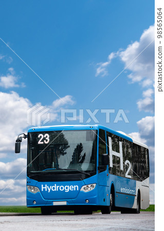 A hydrogen fuel cell bus A hydrogen fuel cell bus 98565064