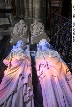 Tombs of the Kings of France in Basilica of Saint-Denis Tombs of the Kings of France in Basilica of Saint-Denis 98565753