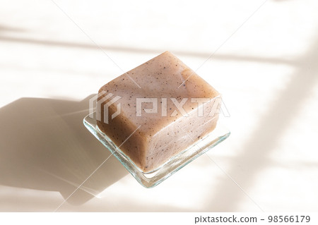 Ita konnyaku, a healthy ingredient perfect for simmering 98566179