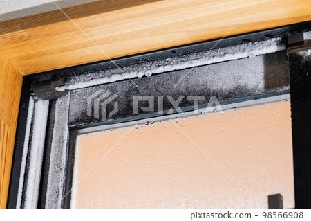 樹脂窗扇結露凝結 98566908