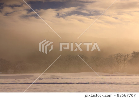 sunrise winter scenery 98567707