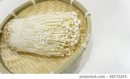 Enoki mushroom 98570265