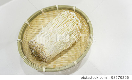 Enoki mushroom 98570266