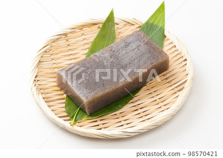 魔芋白色背景 98570421