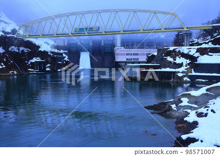 本納水壩和只見線 本納水壩和只見線 98571007