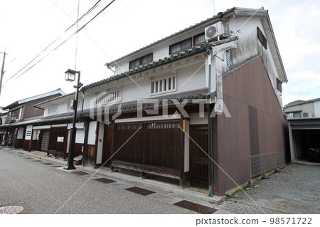 Townscape of Tatsuno Japan's oldest storehouse, Kobayashi House, Tatsuno-cho, Tatsuno City, Hyogo Prefecture 98571722