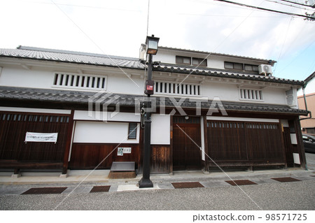 辰野街景日本最古老的倉庫，小林家，兵庫縣辰野市辰野町 98571725