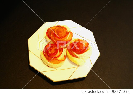 自製玫瑰蘋果派 98571854