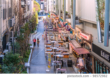 The cityscape of Tokyo in Japan The cold wave past the strongest class passed overnight. "Cold wave over", Shibuya Yokocho ... = January 25 98572982