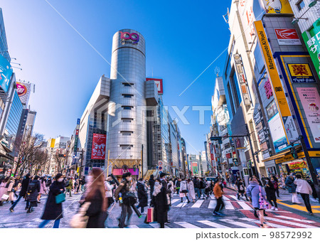 The cityscape of Tokyo in Japan The cold wave past the strongest class passed overnight. "Cold wave over", blue sky in Shibuya = January 25 98572992