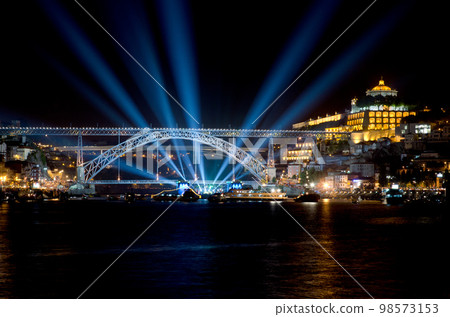 Dom Luis I bridge at night 98573153