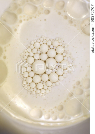 Soy milk and oil Soy milk and oil 98573707