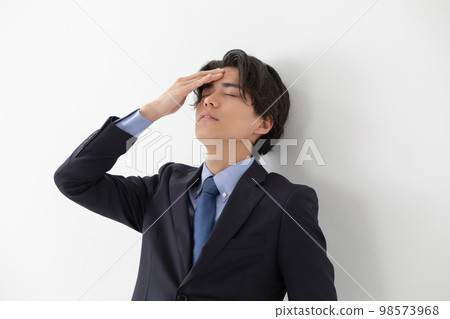 商人頭痛發燒擔心 98573968