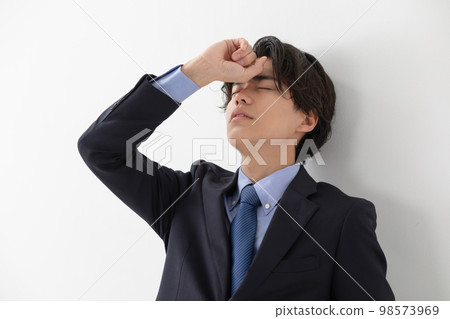商人頭痛發燒擔心 98573969