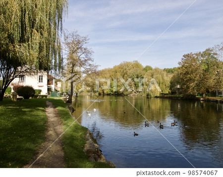 Moret sur Loing Moret sur Loing 98574067
