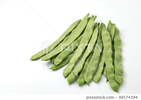Moroccan green beans in white background Moroccan green beans in white background 98574394