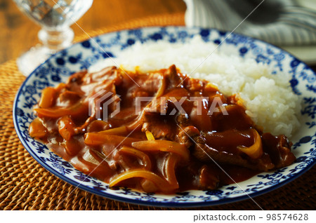 Hayashi rice with plenty of onions and domestic beef Hayashi rice with plenty of onions and domestic beef 98574628