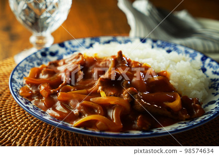 Hayashi rice with plenty of onions and domestic beef 98574634