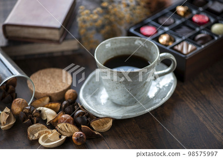coffee and nut dried flowers 98575997