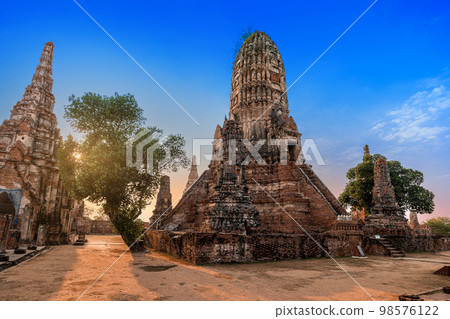 Historical ancient Architecture, Wat Chaiwattanaram old temple in Ayutthaya province Thailand Historical ancient Architecture, Wat Chaiwattanaram old temple in Ayutthaya province Thailand 98576122