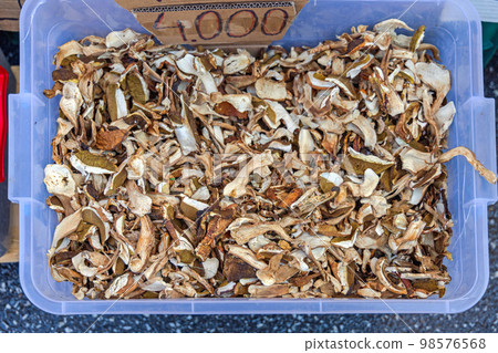 Dried Porcini Mushrooms Dried Porcini Mushrooms 98576568