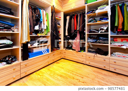 Wardrobe detail 98577481