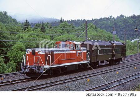 Sekisho Line Kushiuchi (Shin) JR Hokkaido DE15-1545 (Sorachi) + Oya 31-32 (Sapporo) Oilan 98577992