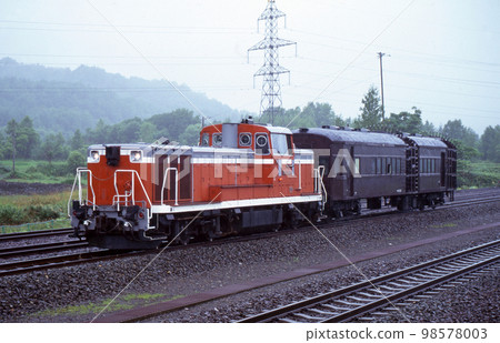 Sekisho Line Kushiuchi (Shin) JR Hokkaido DE15-1545 (Sorachi) + Oya 31-32 (Sapporo) 98578003