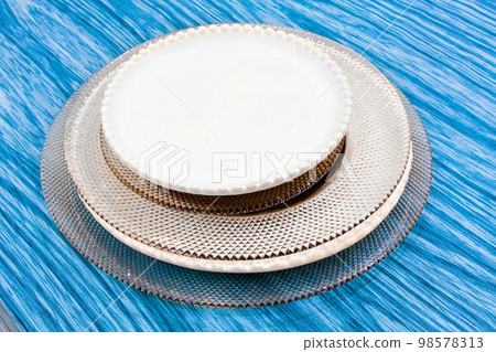 Plates Plates 98578313