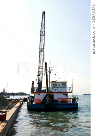 Water crane 98578378