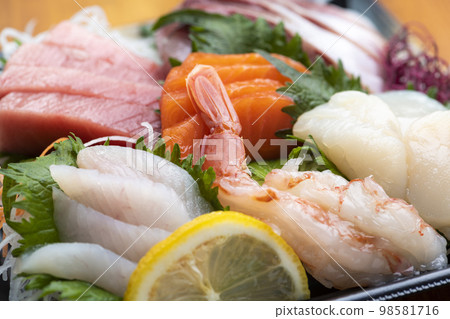 Assorted sashimi pack Assorted sashimi pack 98581716